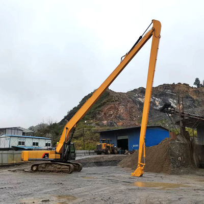 Zandstralen van 20 meter lange graafarmen voor CAT Hitachi